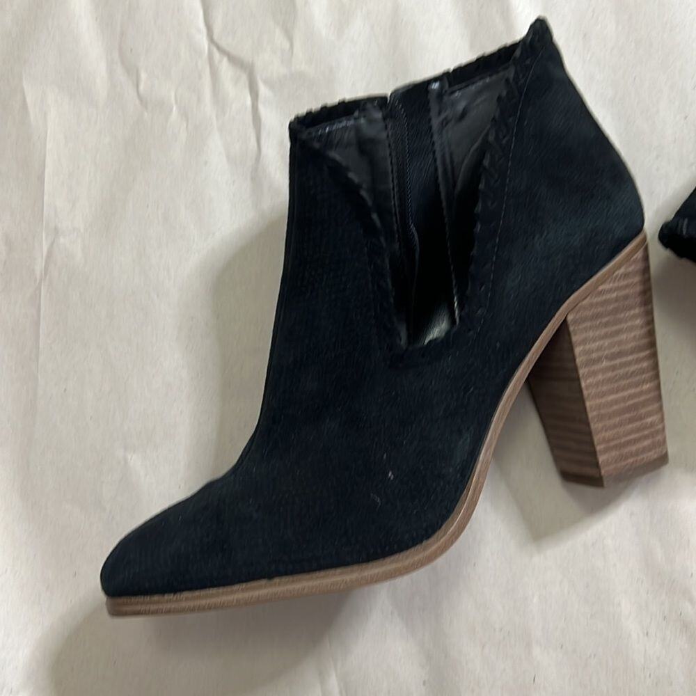 VINCE CAMUTO FERNLEE BOOTIE SIZE 8 1/2M - Picture 7 of 7